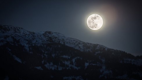 A night sky with the moon